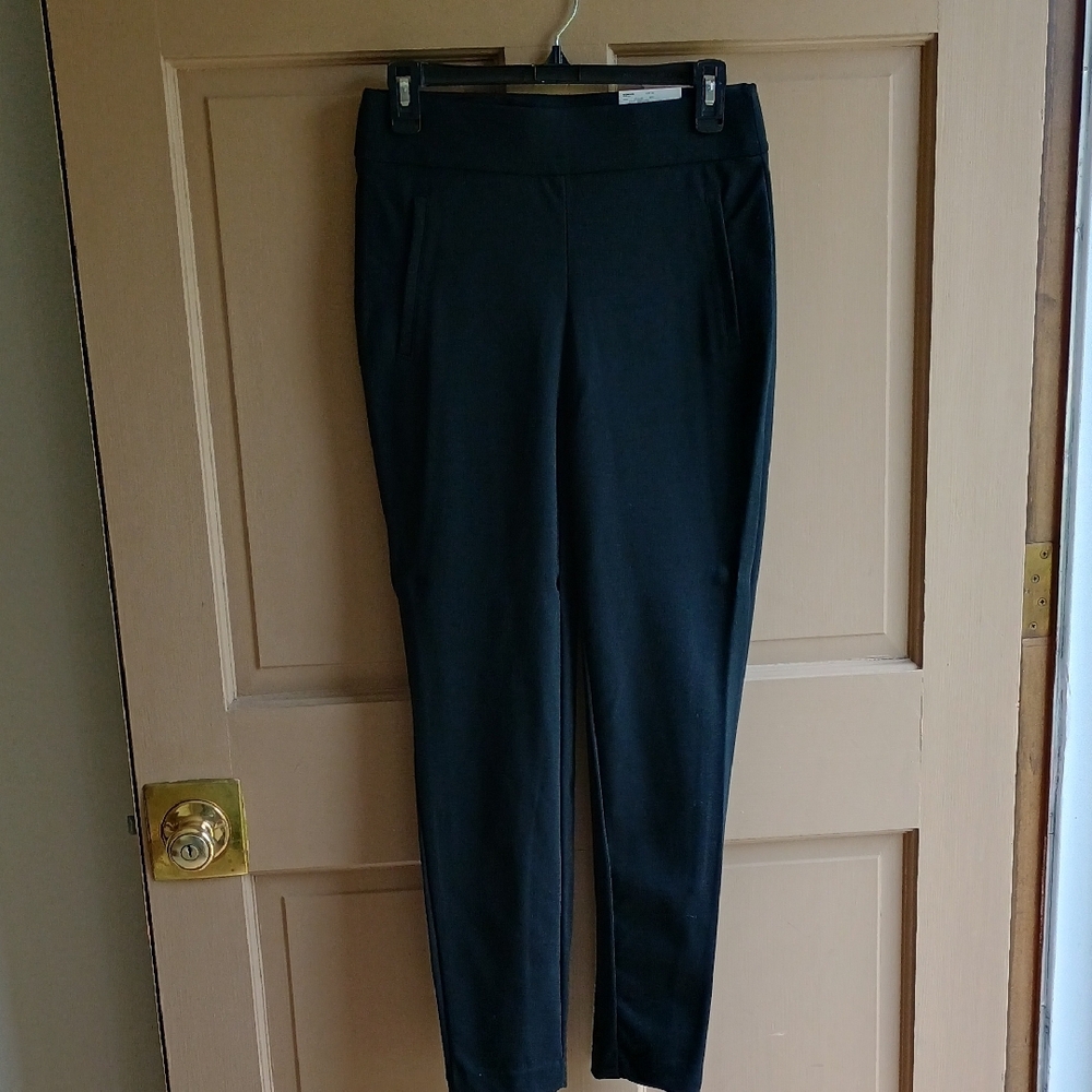 Elle Black Ankle Cropped Pants with Sleek Stretchy Fabric